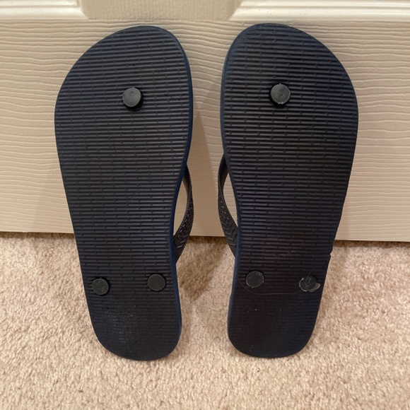 Disney Mickey Mouse Women’s Flip Flops Navy Size 7/8 - Picture 2 of 3